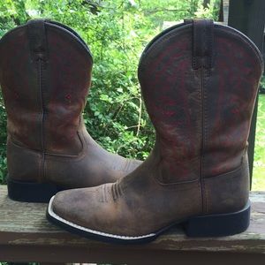 Ariat boots, sz 3